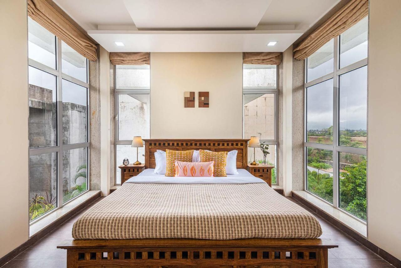 Sierra Skies By Stayvista - A Mountain-View Villa Featuring A Rooftop Swimming Pool, Jacuzzi, Turf, And A Gym For An Elevated Stay لونافالا المظهر الخارجي الصورة